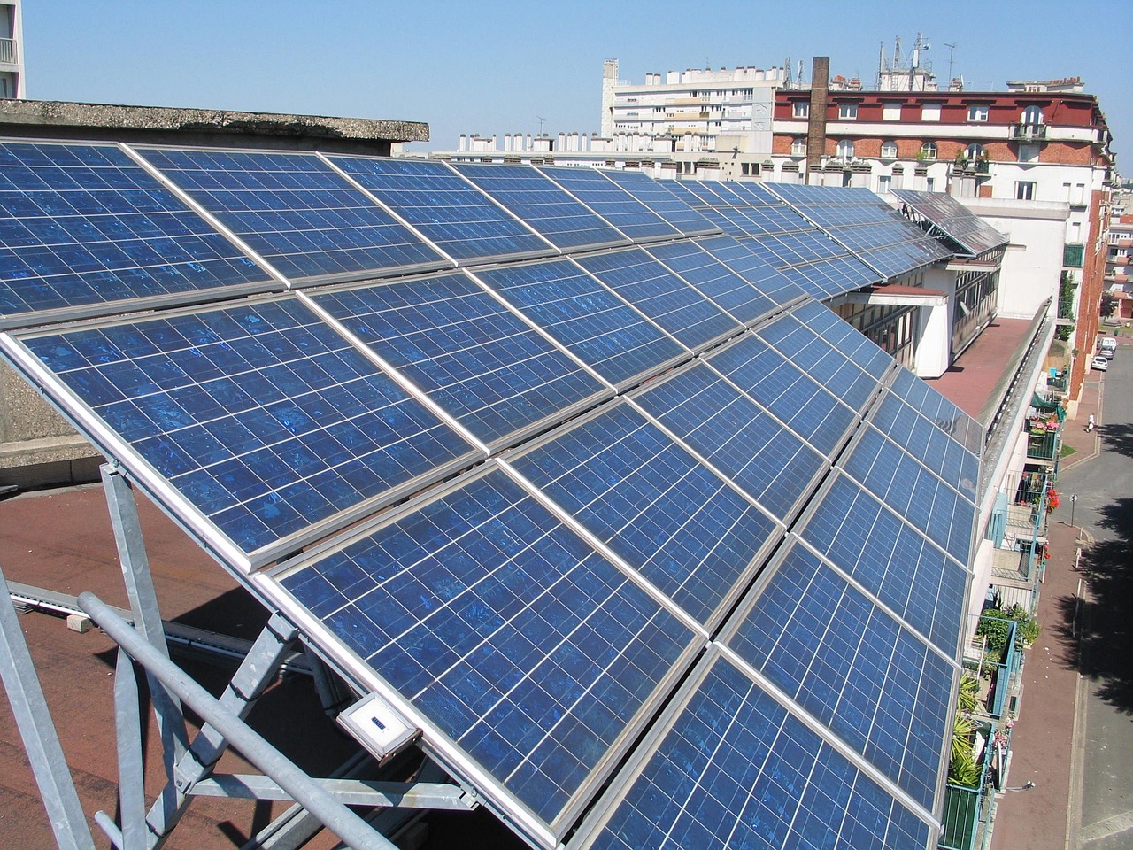 Panneaux solaires sur les poiriers à Mallemort : un projet communal qui interroge