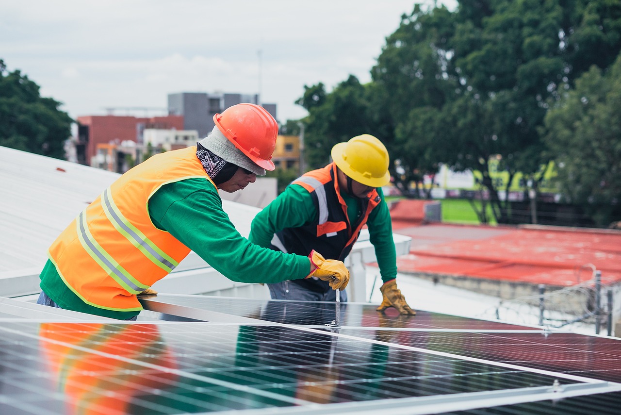 Prix carburant Lapalisse : comment réduire sa facture avec le photovoltaïque ?