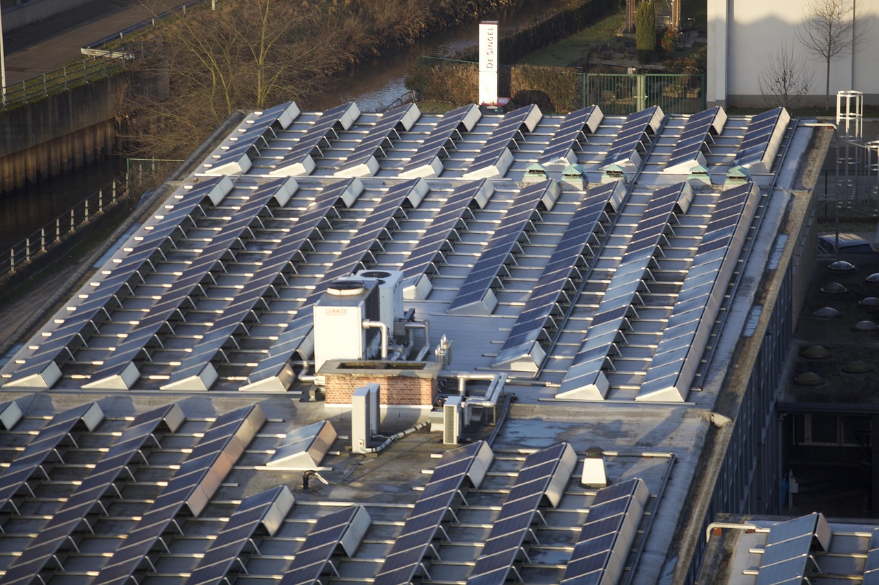Arrêt prolongé de l'EPR de Flamanville : sécurisez votre électricité avec le photovoltaïque ou un groupe de secours