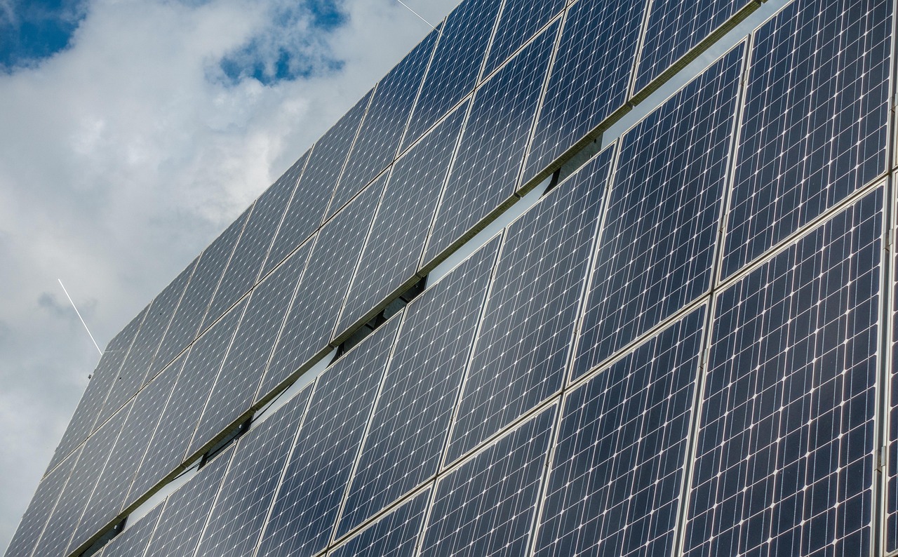 Énergie solaire et moustiques : Qista mise sur le photovoltaïque pour une solution écologique