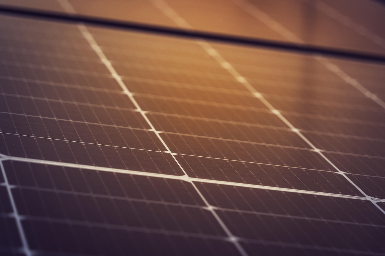 Photovoltaïque à Saint-Martin-de-Crau : aides, installateurs et démarches pour un projet accéléré