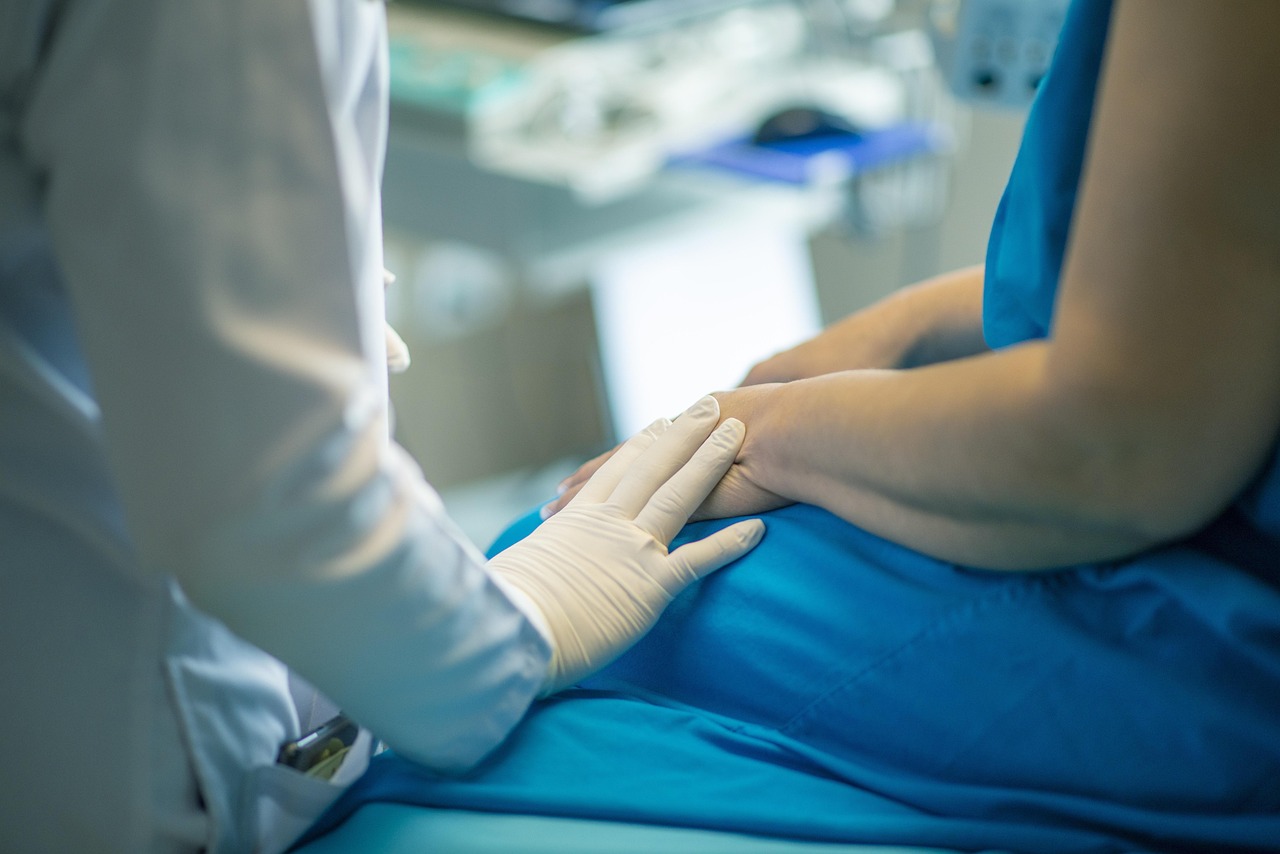 Chenilles processionnaires : symptômes, risques et traitements en cas de contact