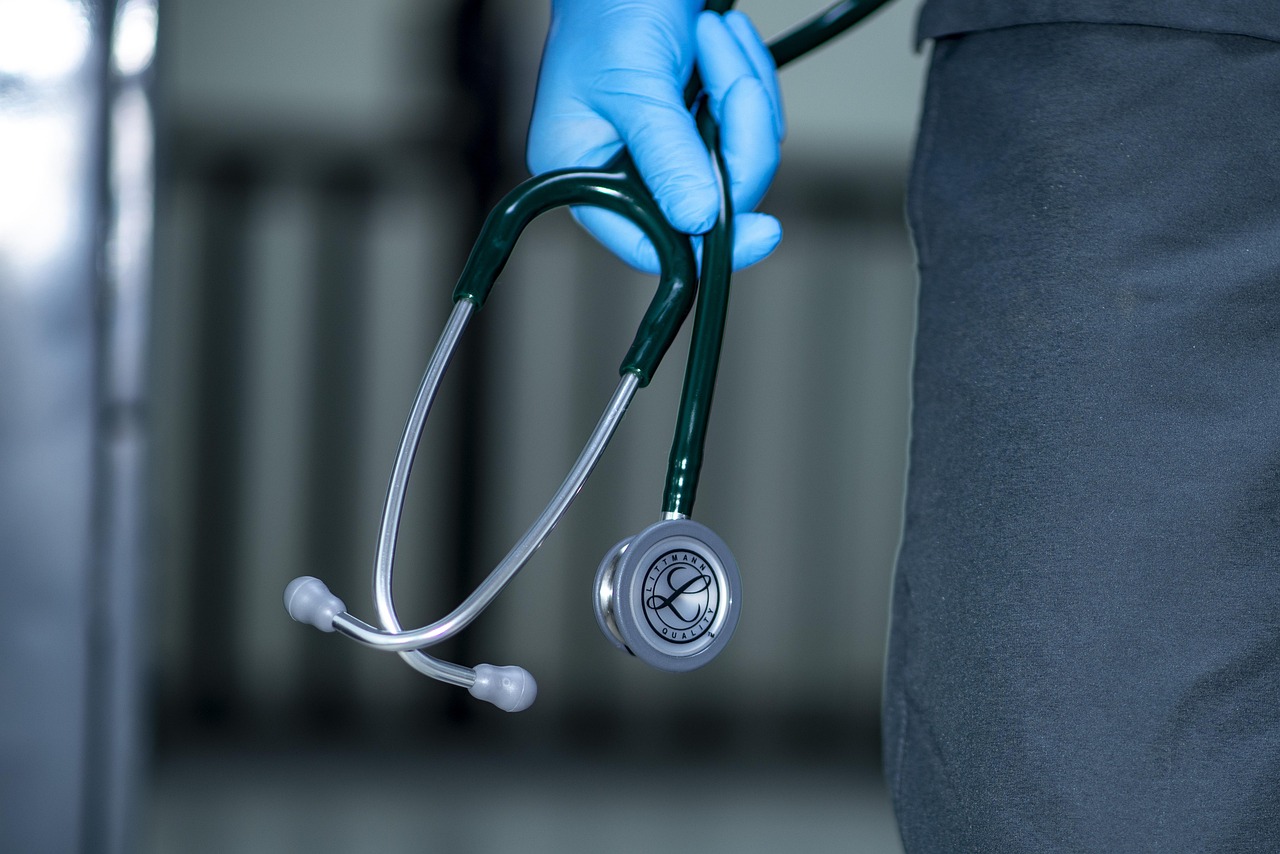Légionelles dans les thermes : risques sanitaires pour les seniors et solutions d'urgence